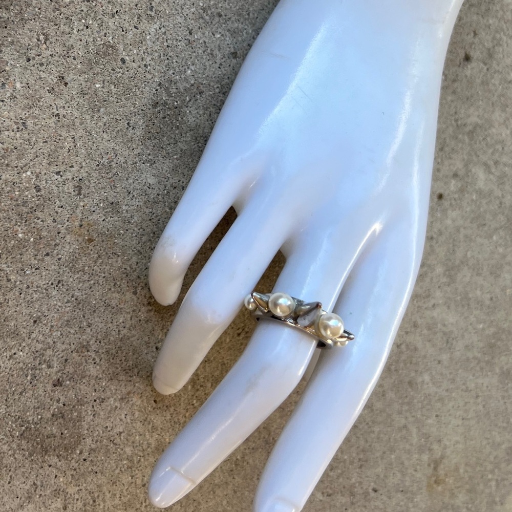 Elegant & Edgy Pearl Spike Ring pearls with a sharp spike detailing Quality Sz 8